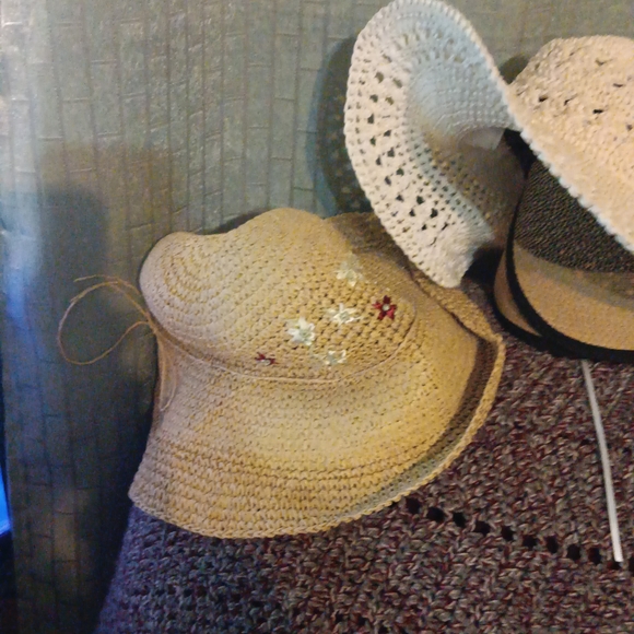 Stylish (6) Crochet Sun Hats Bundle - Picture 5 of 13